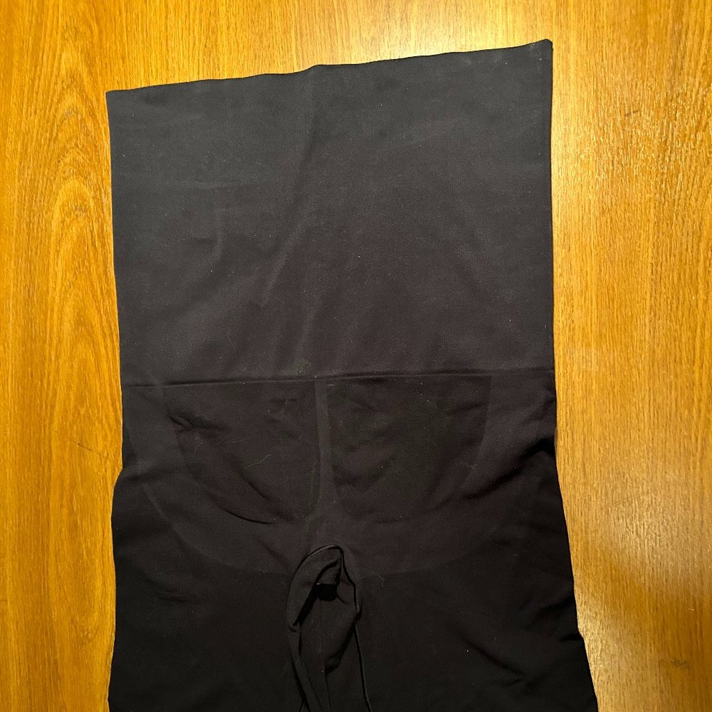 Support Shorts - Picture 2 of 3